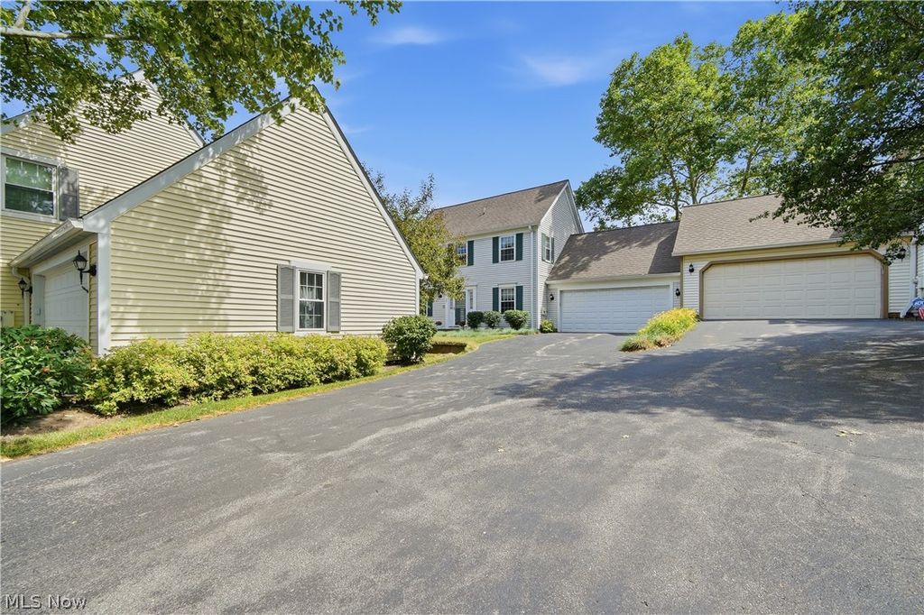 Photo of 26 Hudson Common Drive, Hudson, OH 44236 (MLS # 5218519)