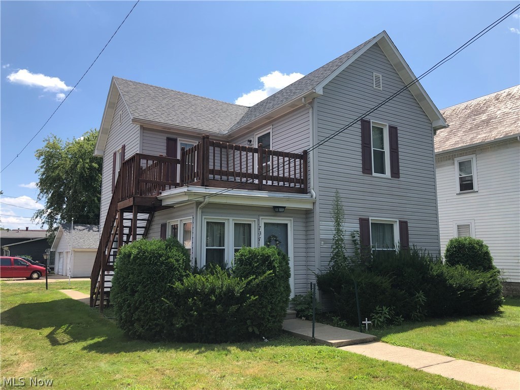 Up and down duplex. Excellent south side location. Investment opportunity. Tenant occupied, 24 hour notice to show.