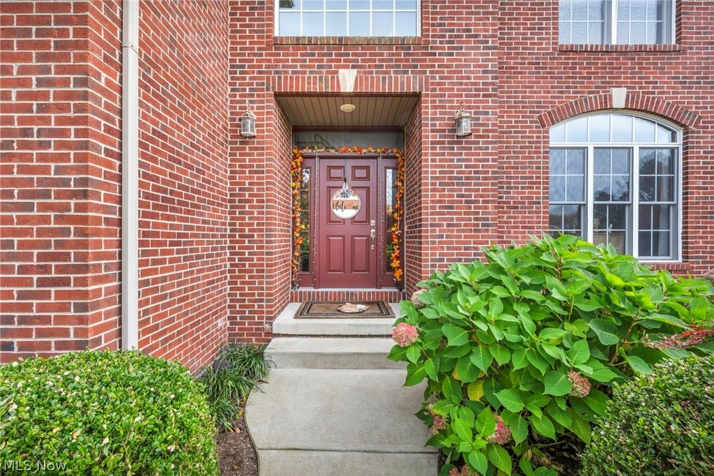 Photo of 32811 Saint James Trail, Avon, OH 44011 (MLS # 5197216)