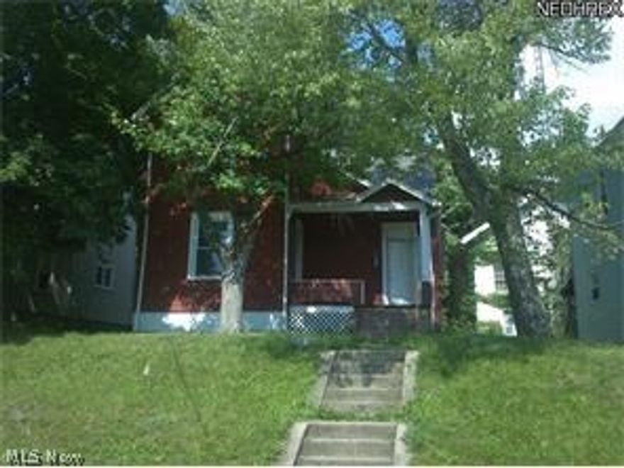 Nice 2 story home that just needs a little TLC.  Bedroom layout states 3 bedrooms, two of which are tandem.  Bathroom on first floor.