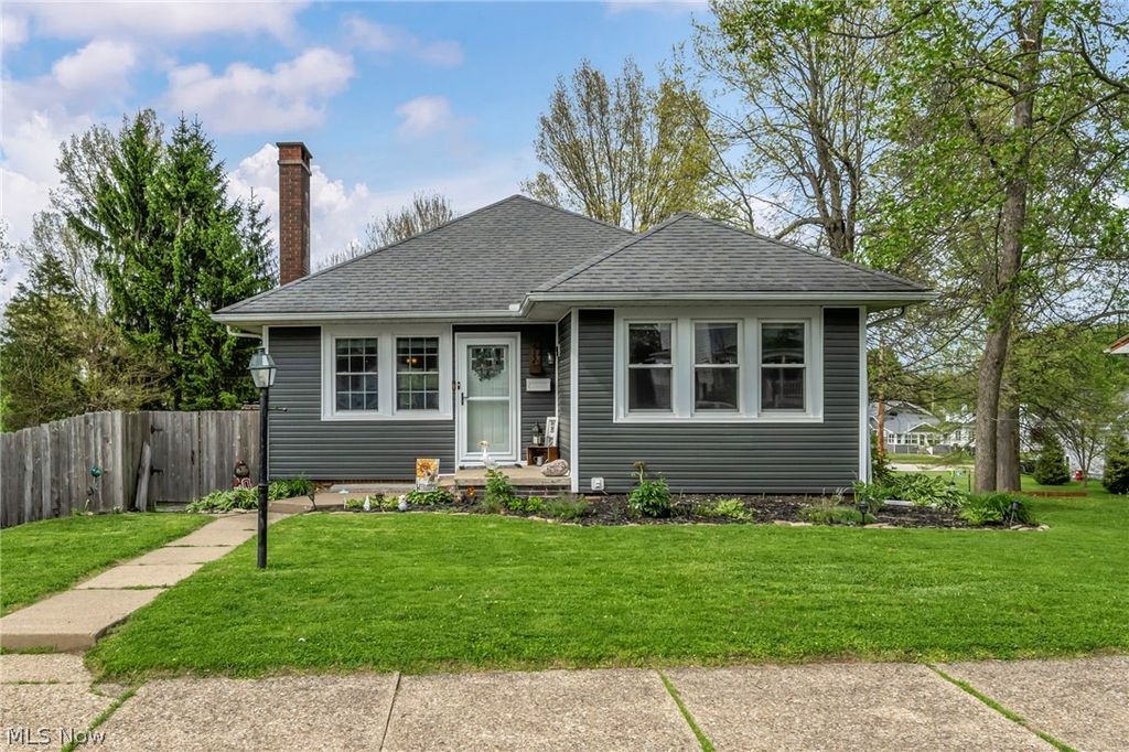 Photo of 275 4th Street SW, Brewster, OH 44613 (MLS # 5205158)