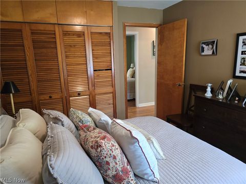 Tiny photo for 15021 Florence Drive, Maple Heights, OH 44137 (MLS # 5210234)