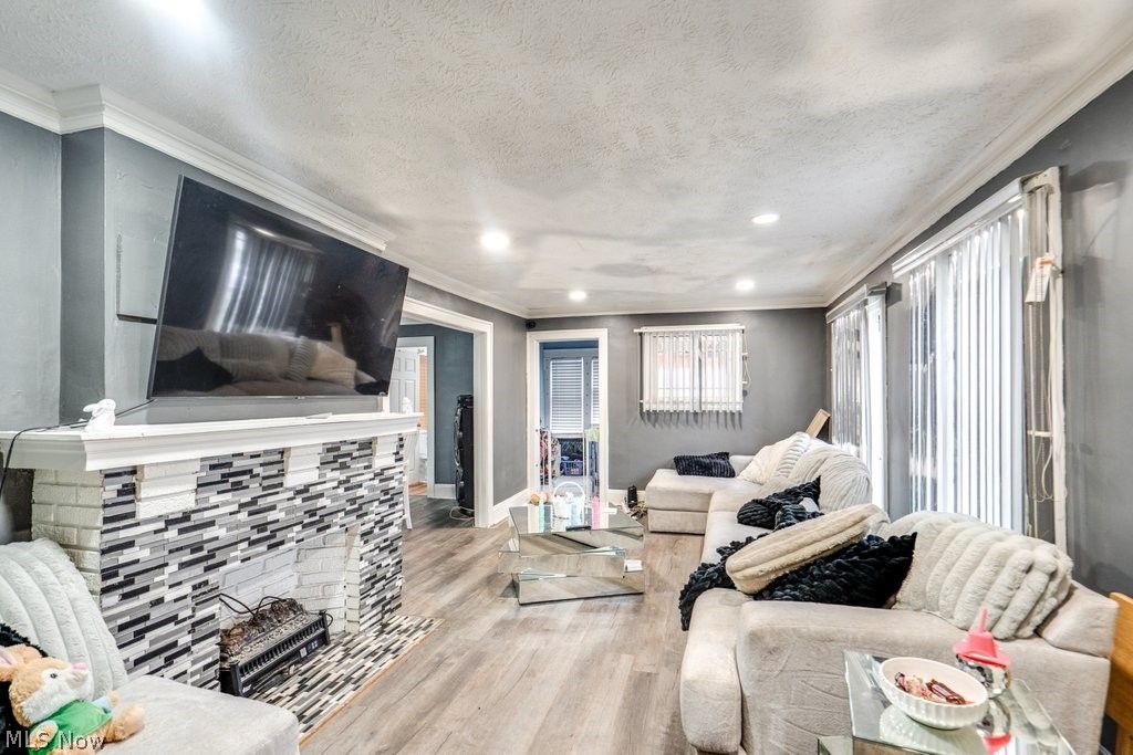 Photo of 3130 E Overlook Road, Cleveland Heights, OH 44118 (MLS # 5196054)