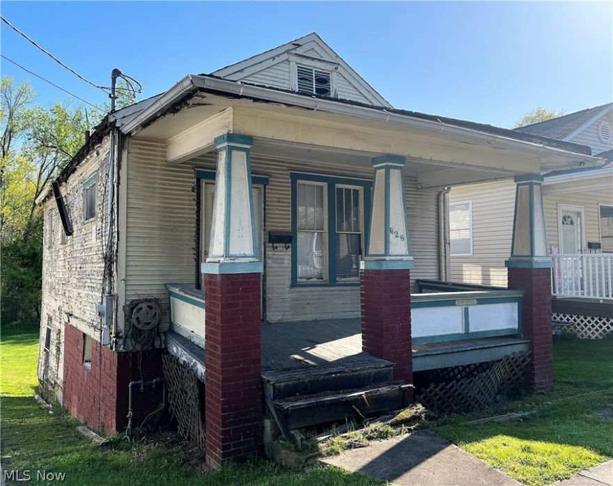 ONLINE REAL ESTATE AUCTION - BEGINS TO END WEDNESDAY 6/15/2022 @ 7:00PM - TO BID VISIT: WWW.EDANDBENSCHAFER.COM.  This single floor plan is the ideal property for anyone who is onto fixing properties up.  This property needs to be remodeled - but does offer good "bones".  You will want to make sure you look this property over, don't overlook it!!  This property offers a large backyard, off street parking, new furnace and electric services this property is ready to be rehabbed.  Opportunity Knocks!!!