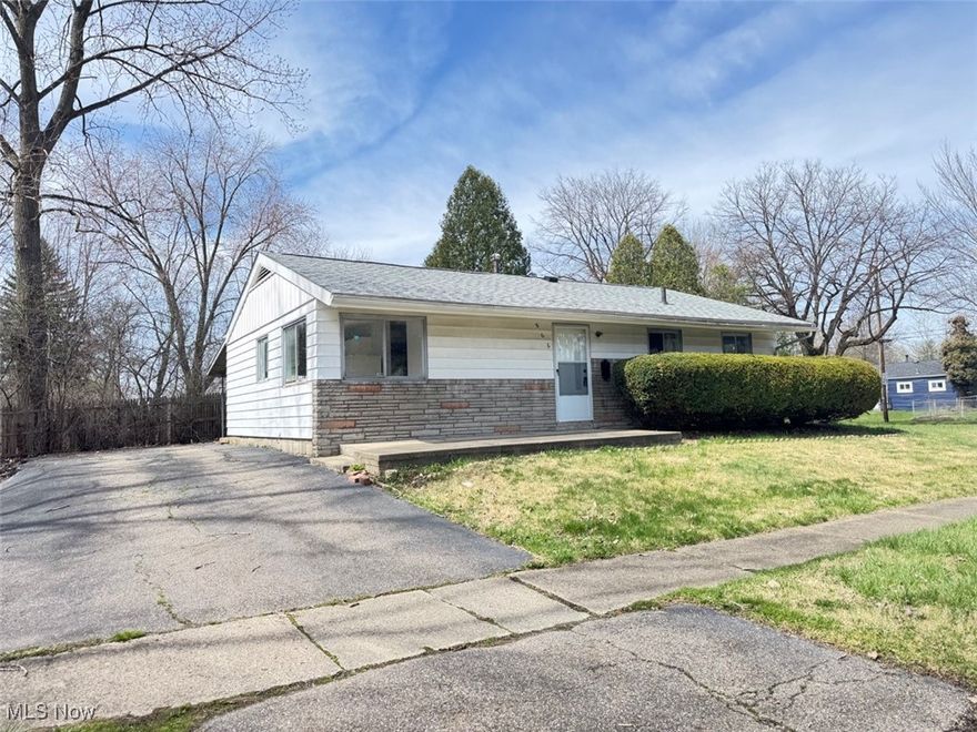 3 Bdr ranch home in West Akron on corner lot with ample off-street parking.  This SFH has new carpet and fresh paint throughout, featuring a surplus of built-in shelving and closet storage!   Eat-in Kitchen includes stove/oven and fridge. Dining room and Living room opens to back patio. Tenant pays gas/electric/water and $200 water deposit.  Pets considered on case by case basis.
Qualifications: 
• 3x1 Income ratio 3 Months consecutive income. 
• No Collections from previous lease 
• No evictions (5 Years) • 600+ Credit Score 
• Clear Criminal History (policy on website under qualifications tab) 
• Non Smoking Building 
• Renters Insurance Required 
Single Family Home Rentals required an additional Water Deposit