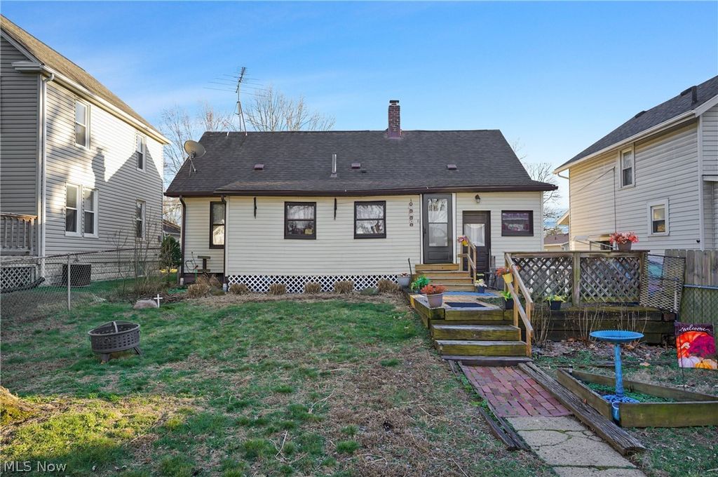 Photo of 1237 Mcintosh Avenue, Akron, OH 44314 (MLS # 5191859)