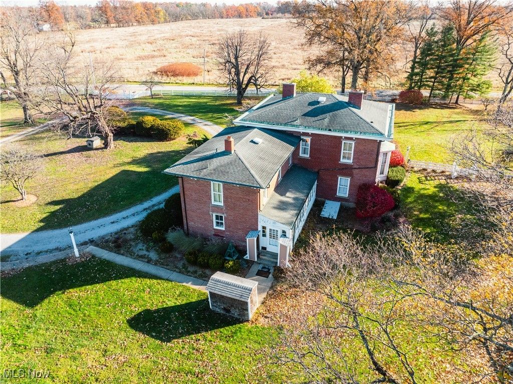 Photo of 2706 Bedford Road, Lowellville, OH 44436 (MLS # 5174095)