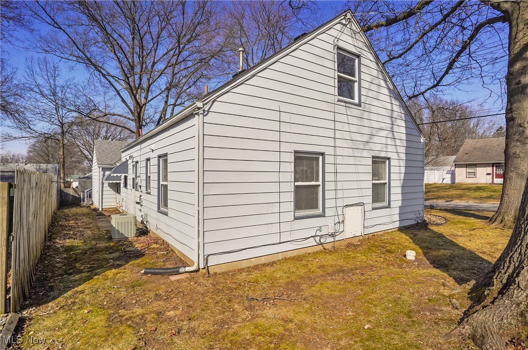 2860 Elmwood Street, Cuyahoga Falls, Ohio image 32