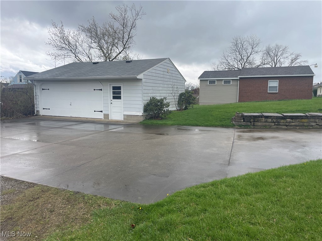 301 E Howard Street, Girard, Ohio image 4