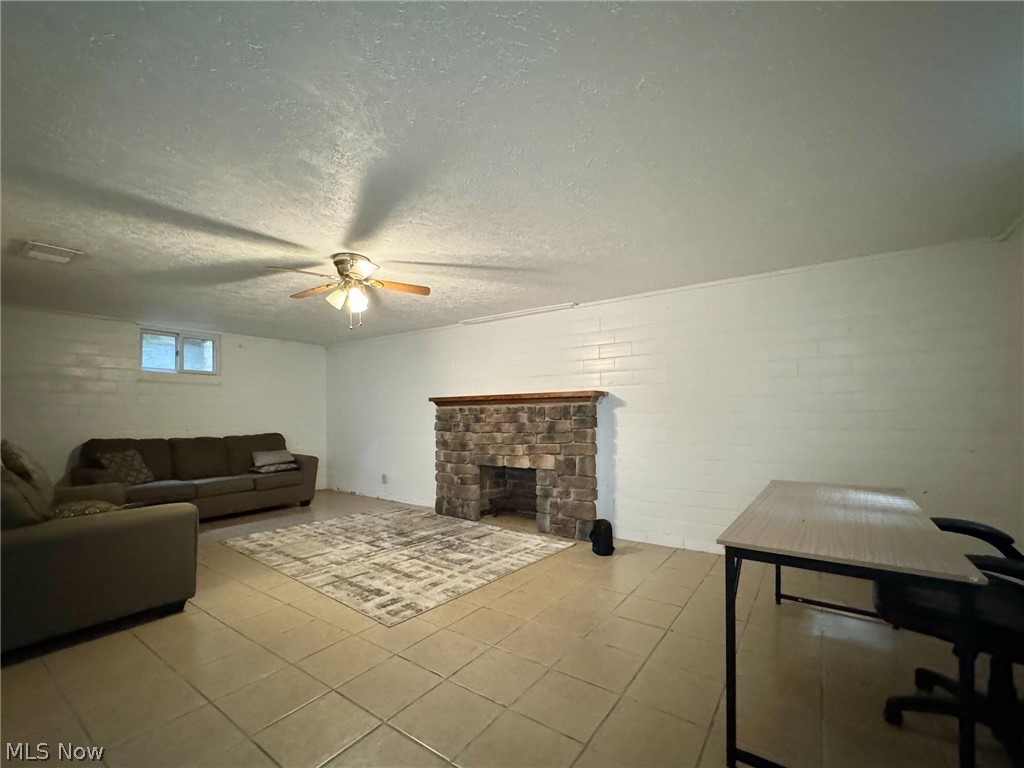 COUNTRY CLUB - Residential