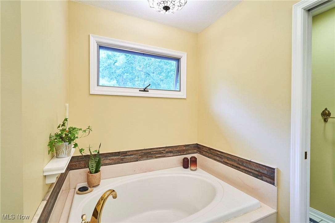 Stow, Ohio 44224, United States, 4 Bedrooms Bedrooms, ,4 BathroomsBathrooms,Residential,Active,210359