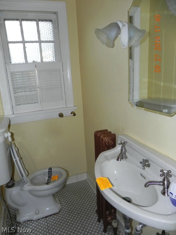 Main image without alt text