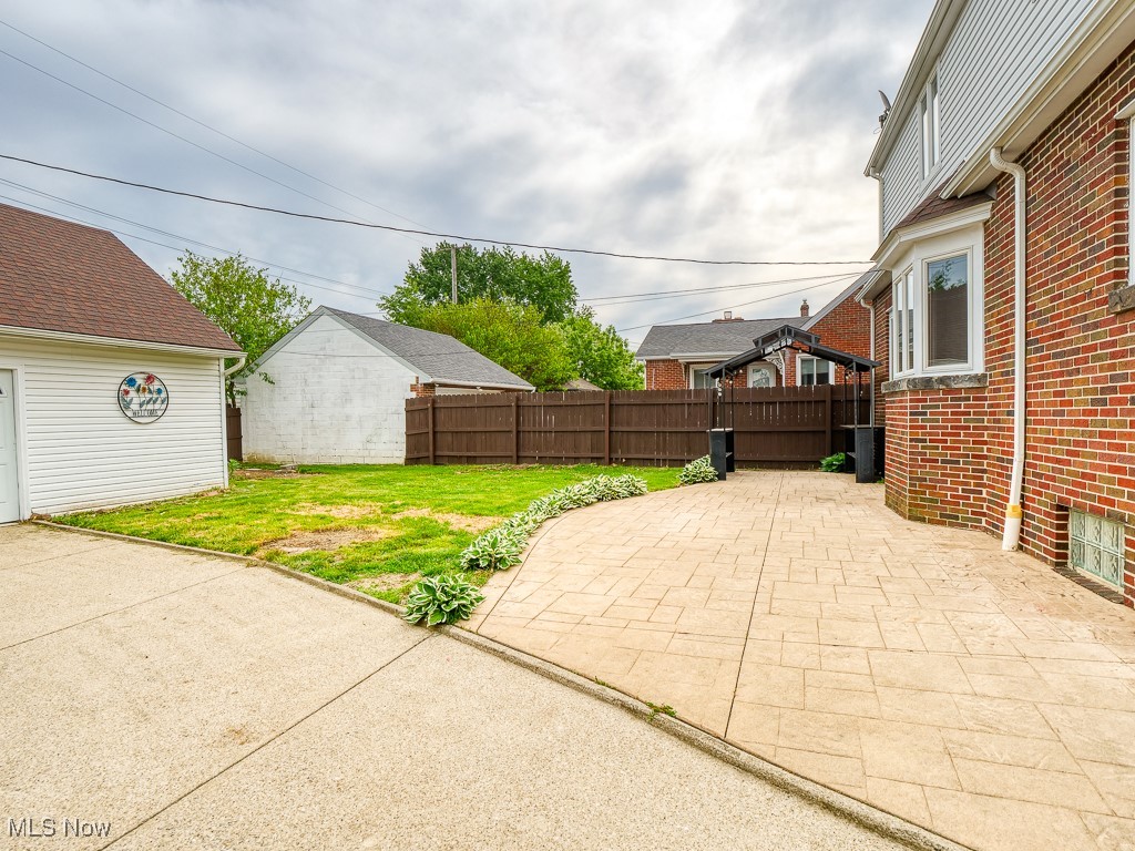 6808 Southington Drive, Parma, Ohio image 5