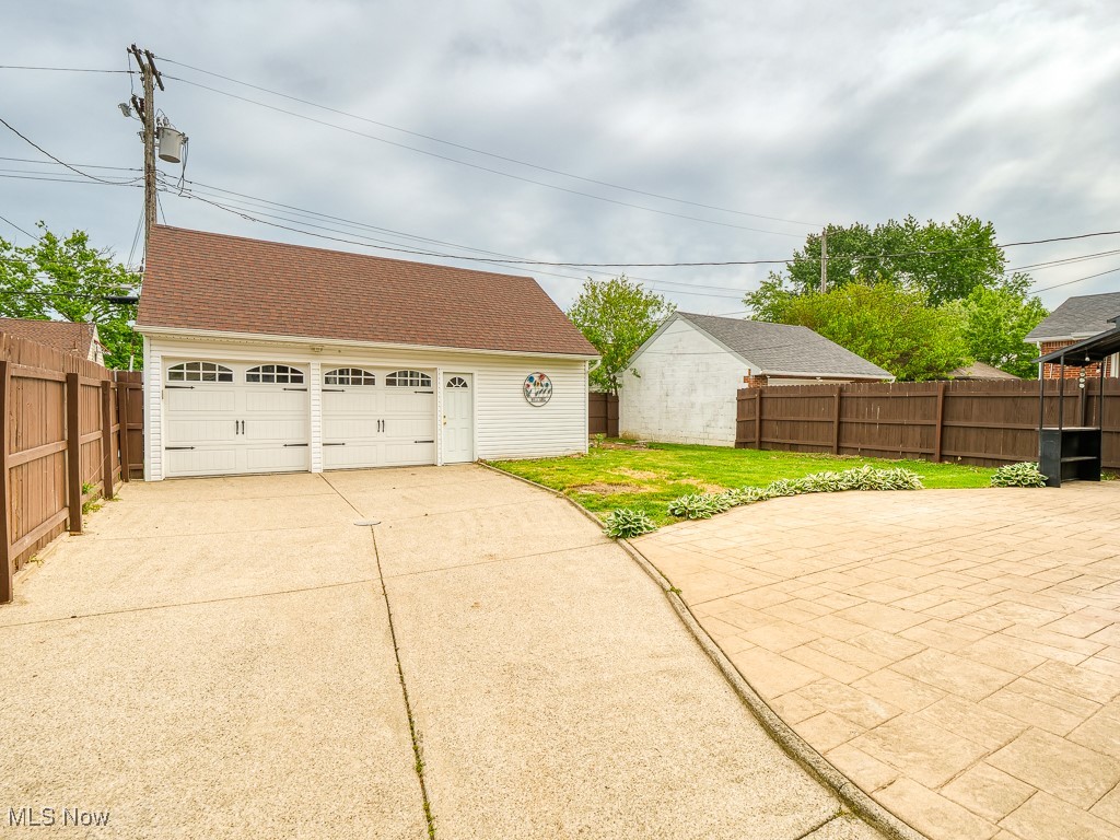 6808 Southington Drive, Parma, Ohio image 4