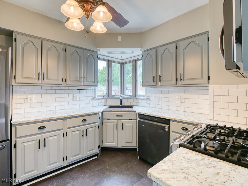 6808 Southington Drive, Parma, Ohio image 15