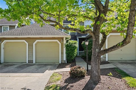 Townhouse For Sale - 2412 Wrens Drive<br/> Stow, OH 44224