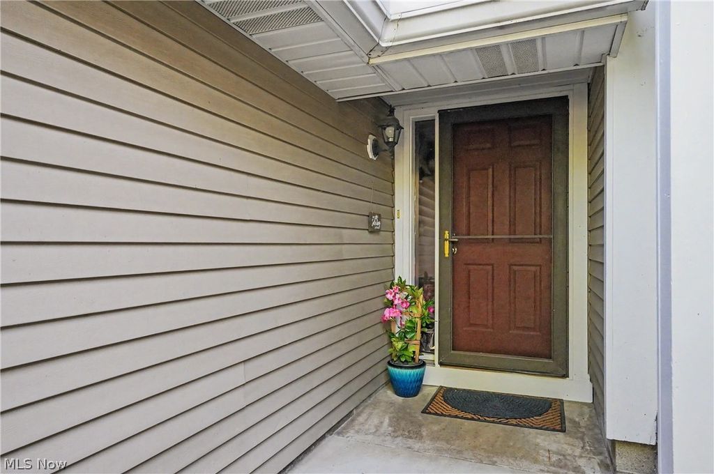 Photo of 2412 Wrens Drive S, Stow, OH 44224 (MLS # 5215241)