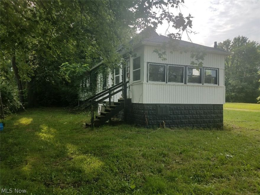 Ranch styled home with 2 spacious bedroom; full bath.