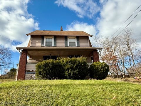 Homes For Sale - 2426 Shirley Road<br/> Youngstown, OH 44502