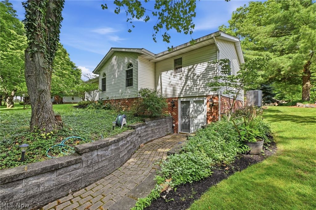 Photo of 992 Fireside Drive, Brunswick, OH 44212 (MLS # 5218270)