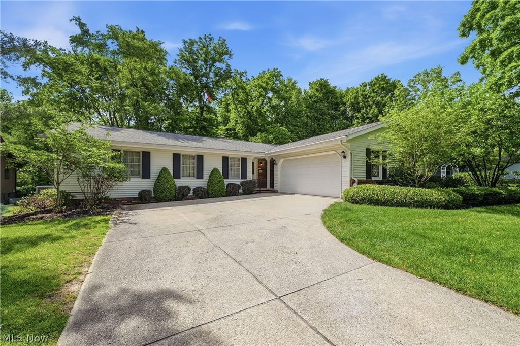 Photo of 992 Fireside Drive, Brunswick, OH 44212 (MLS # 5218270)