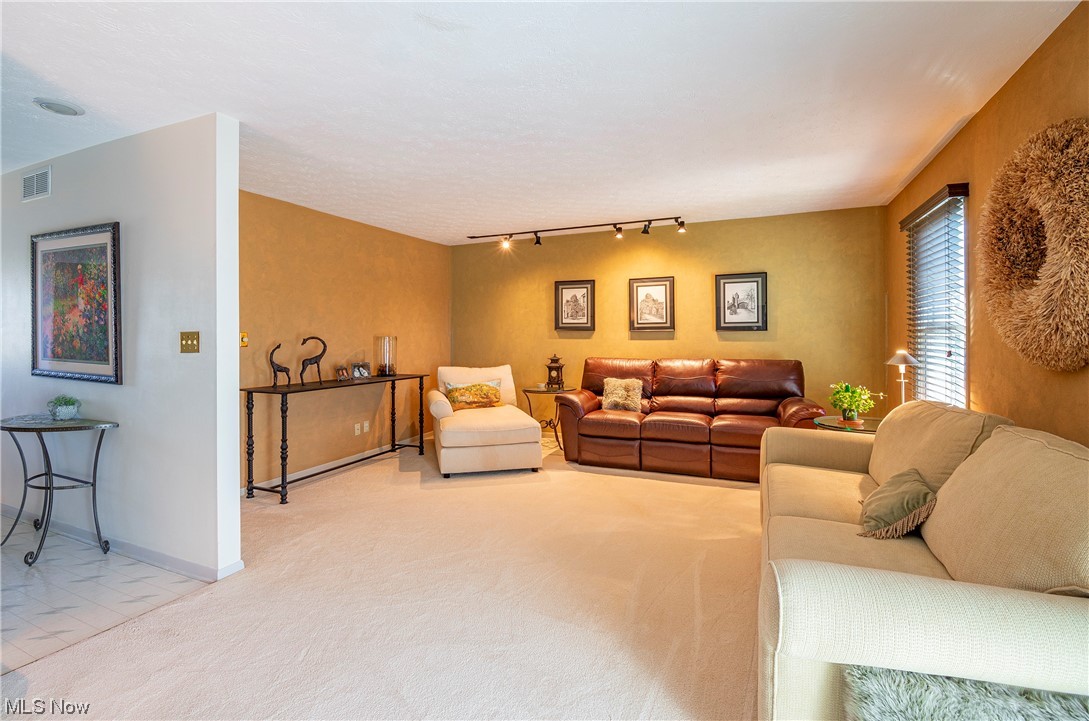 Four Seasons - Residential