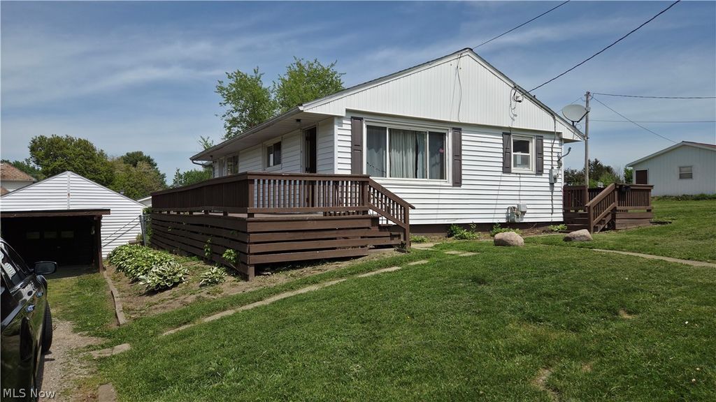 Photo of 1135 Federal Avenue, Zanesville, OH 43701 (MLS # 5204837)