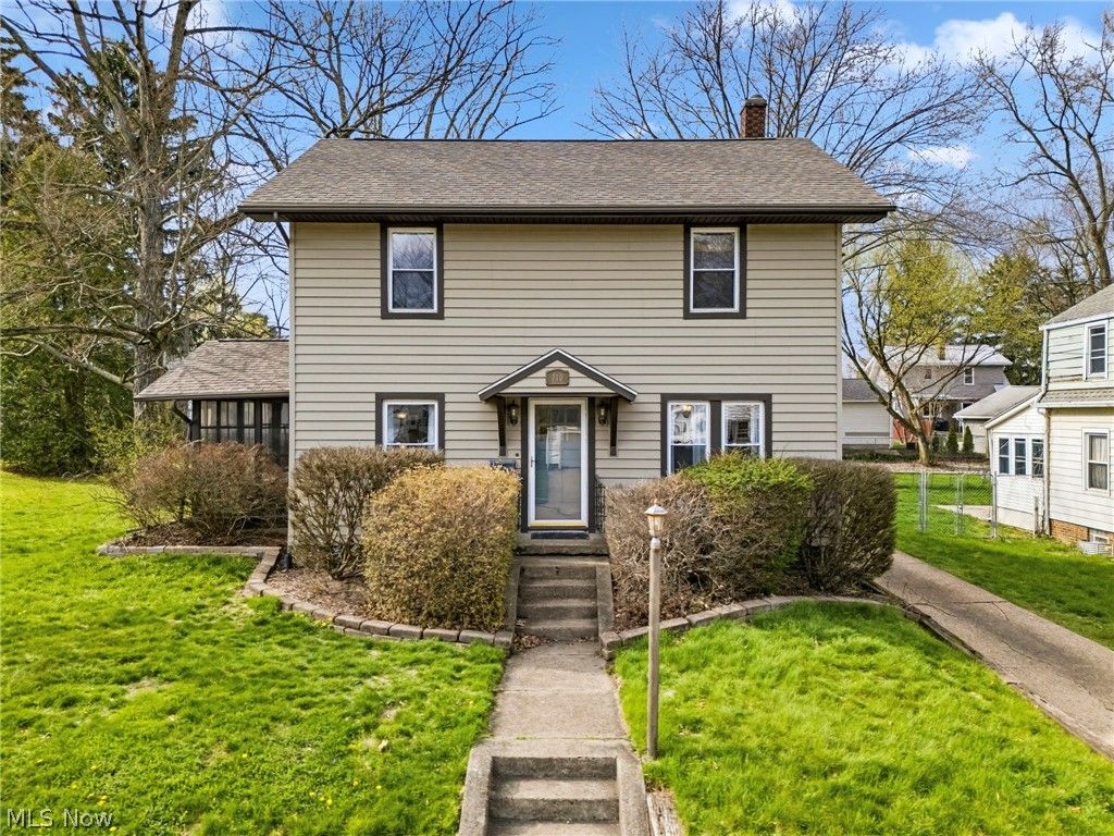 Photo of 710 Milburn Road NE, Massillon, OH 44646 (MLS # 5197835)