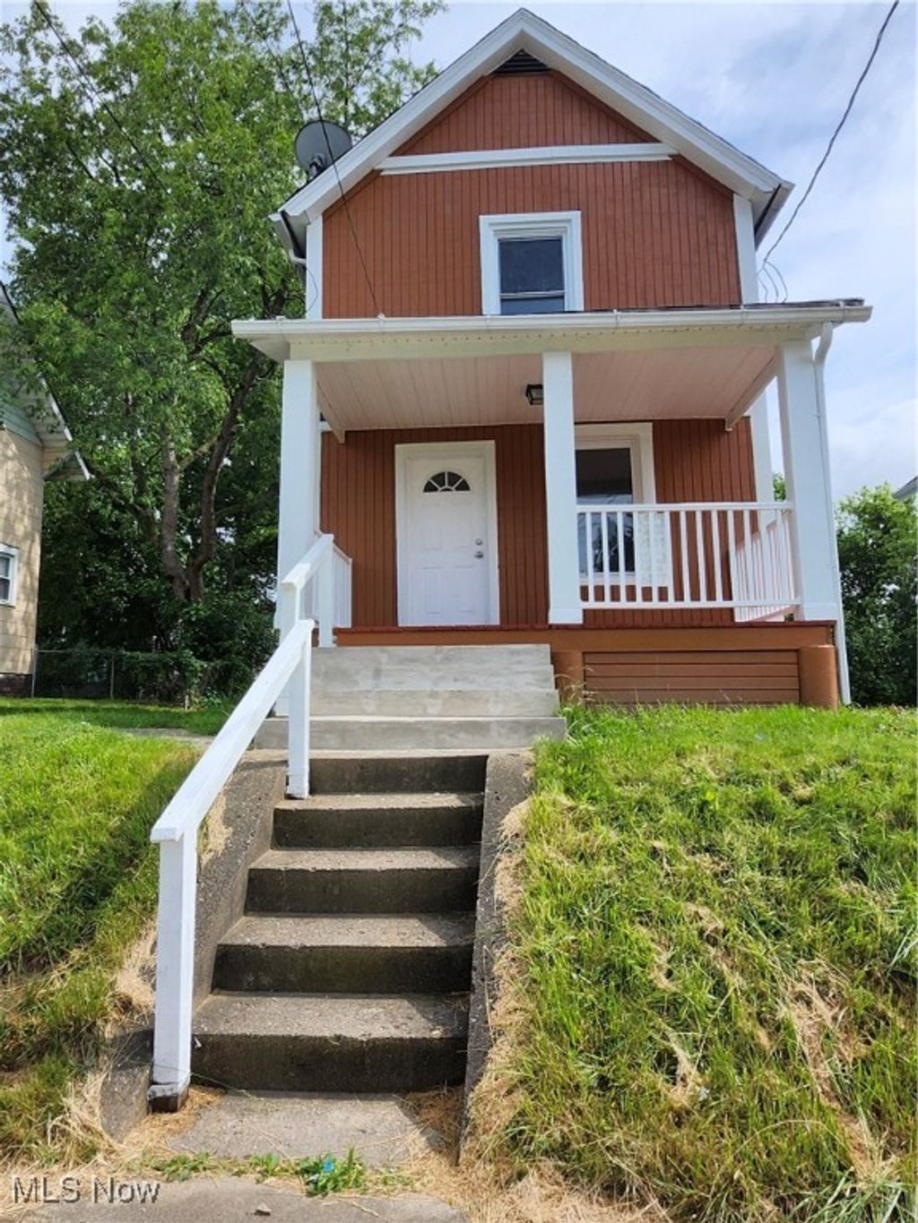 Photo of 2438 Indiana Way NE, Canton, OH 44705 (MLS # 5181375)