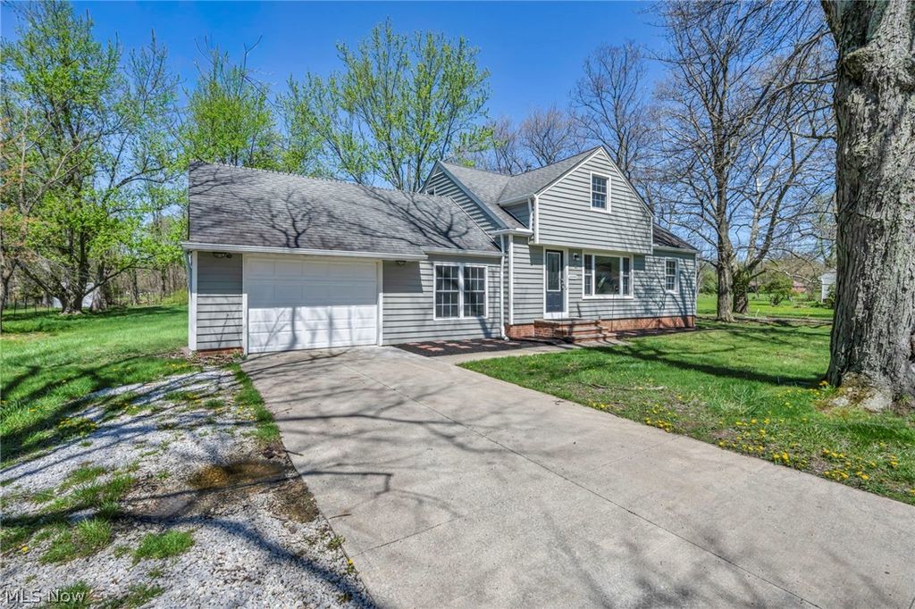 Photo of 25595 Highland Road, Richmond Heights, OH 44143 (MLS # 5197524)