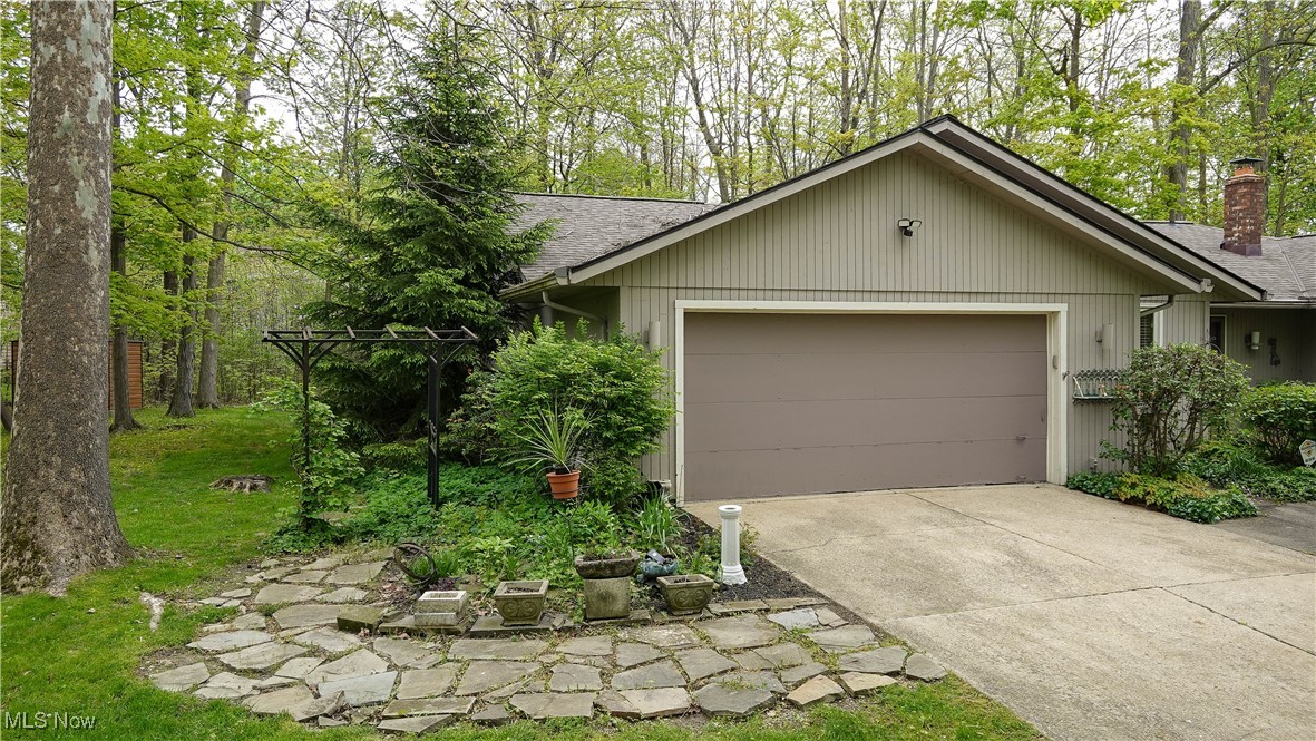 5385 Parkside Trail, Solon, Ohio image 25