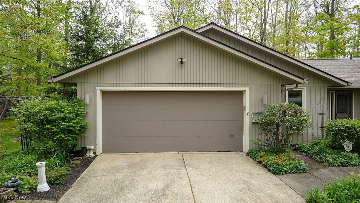 5385 Parkside Trail, Solon, Ohio image 24