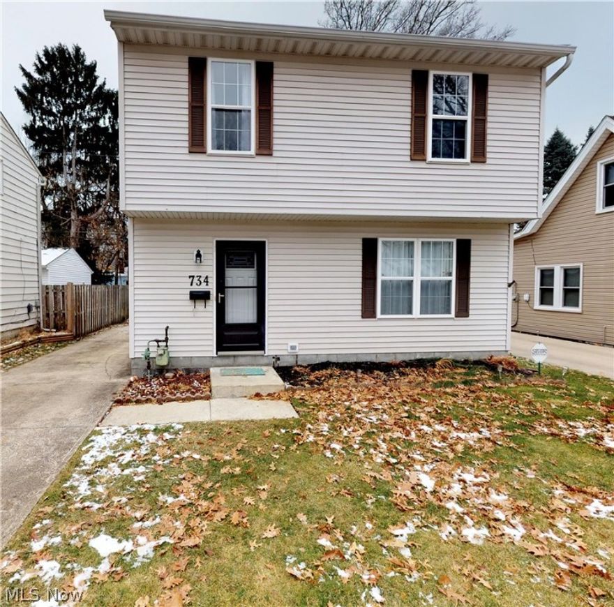 Gorgeous 3 bedroom 1.5 bath colonial in beautiful Willoughby.  Walk in to the large living room which is open to a spacious eat in kitchen with a lavish walk in pantry. Step out the glass sliding door to a fenced in yard.  First floor laundry room and a half bath are a bonus!  Master bedroom has large walk in closet and attached full bath. This home was built in 1995 and has been cared for.  New flooring throughout and painting done too! So many updates, nothing to do but move in, relax and enjoy your new home. Come see it soon before it is gone!

2015 new furnace,2014 new hot water tank, ,2014 new Bosch dishwasher, 2012 Full tear off roof and garage replacement, 2011 New exterior doors and screen doors installed.