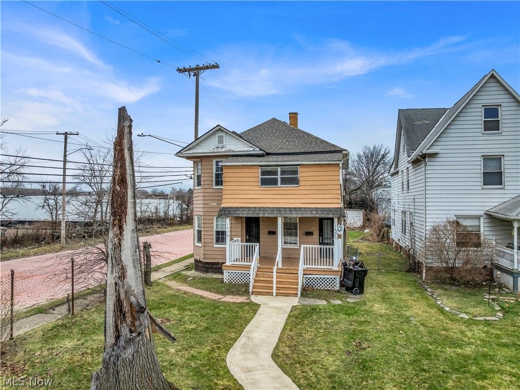 Photo of 1476 W 107th Street, Cleveland, OH 44102 (MLS # 5192723)