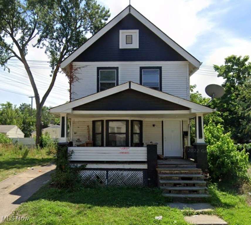 This 3-bedroom, 1-bathroom colonial is a flip opportunity with endless potential. Located in the heart of East Cleveland, this property is ideal for savvy investors or rehabbers looking to bring a solid structure back to life.
The 44112 area has seen increased interest from buyers and investors alike, thanks to its proximity to University Circle, downtown Cleveland, and the Cleveland Clinic main campus. With new developments, infrastructure improvements, and city-led revitalization efforts underway, this neighborhood is positioned for strong future growth.
Whether you're planning to flip, hold as a rental, or create long-term equity — this is your chance to get in at a low entry point and make your mark in an up-and-coming area.
Property is being sold as-is. Schedule your showing and start building your next success story in 44112!
