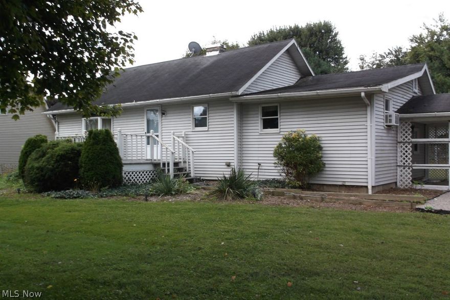 Ranch home on state route 60 North, across from River View Schools- move right in this ranch home.