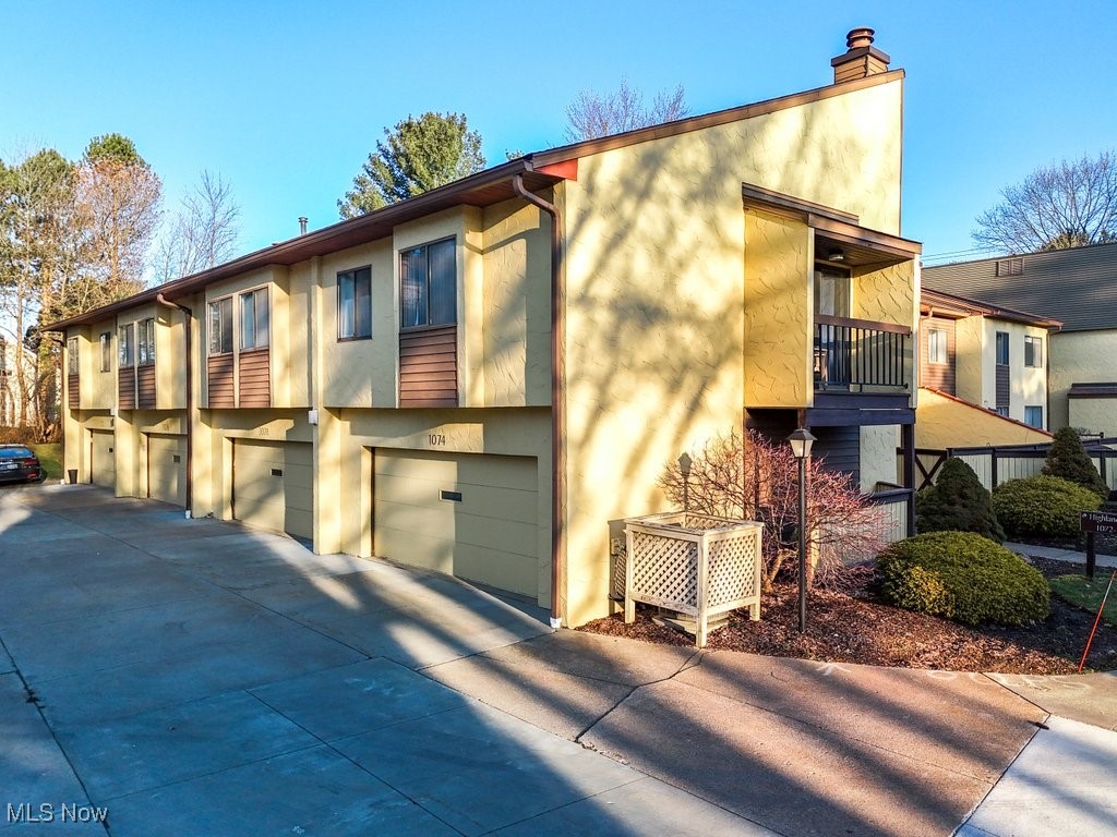 1078 Hampton Ridge Drive, Akron, Ohio image 2