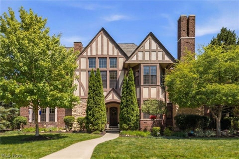Condo For Sale - 39487 Tudor Drive<br/> Willoughby, OH 44094