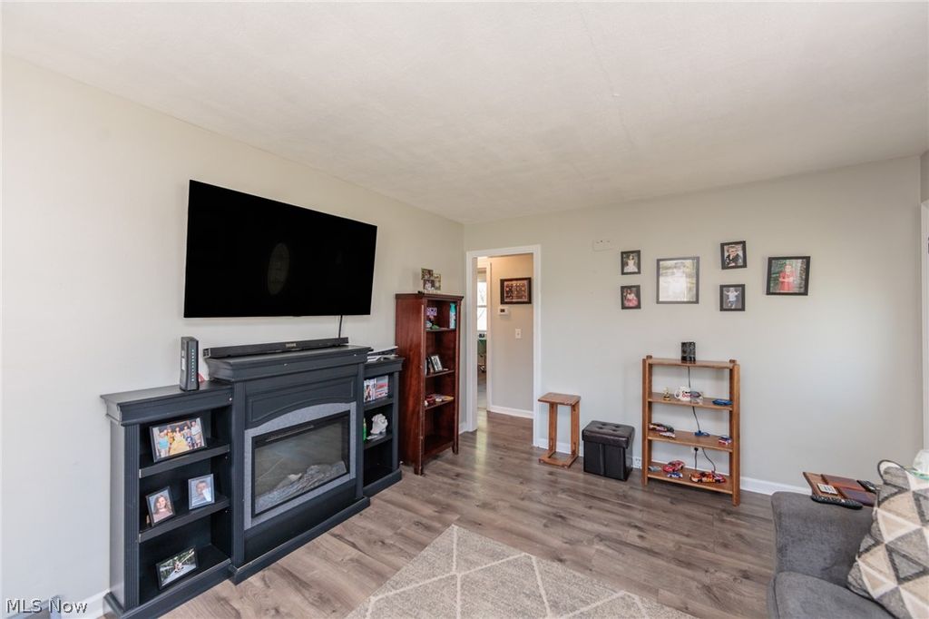 Photo of 838 Warwick Drive, Sheffield Lake, OH 44054 (MLS # 5203935)