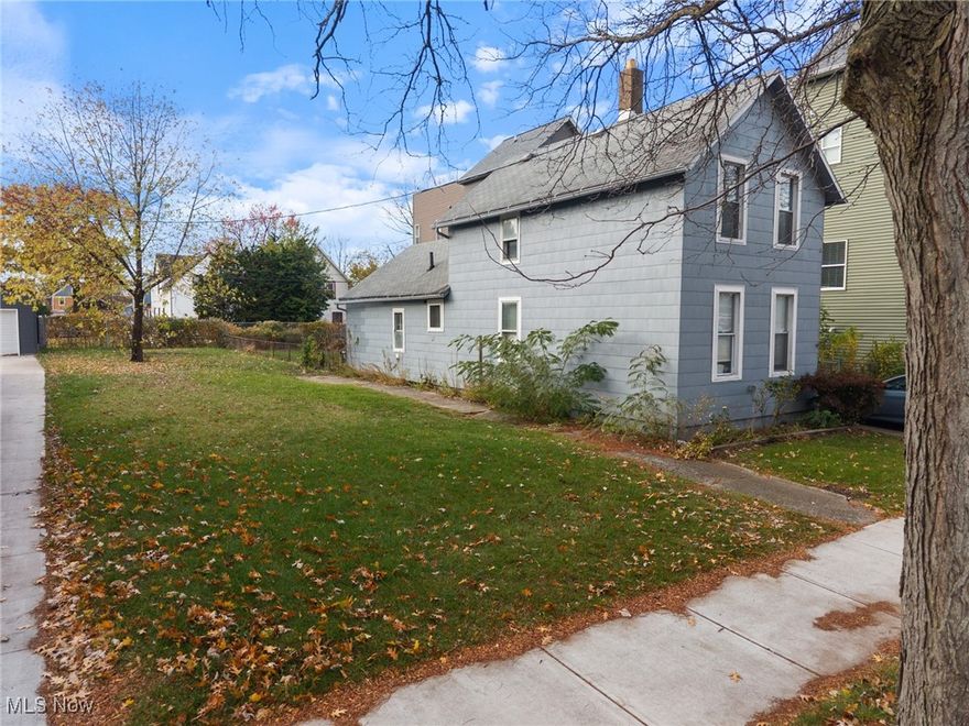 30 x 132 vacant lot in the heart of Ohio city! Close to downtown, shopping, restaurants and highways. Bring your builder and build the home of your dreams!