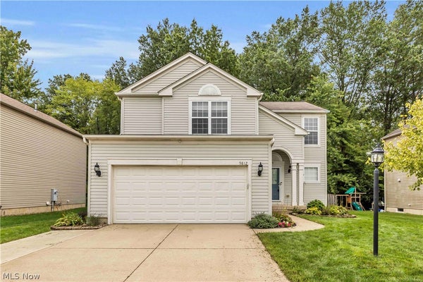 9812 SETON DR, OLMSTED TWP, OH 44138 - Image 0e8a17490a641a012a044cbcf9ad6371/1069180803