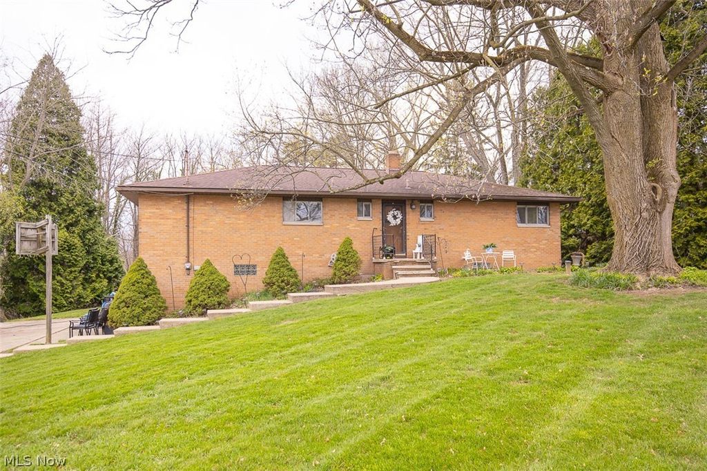 Photo of 2986 Wilbanks Drive, Norton, OH 44203 (MLS # 5200865)