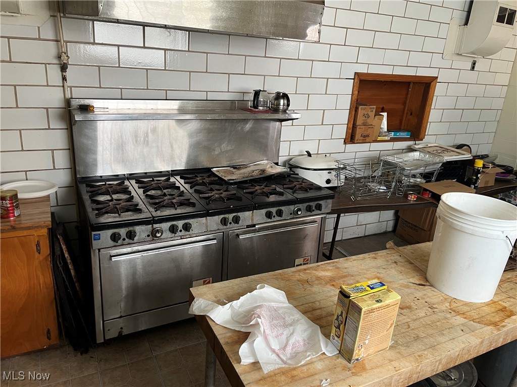 Moores Peerless - Commercial Sale