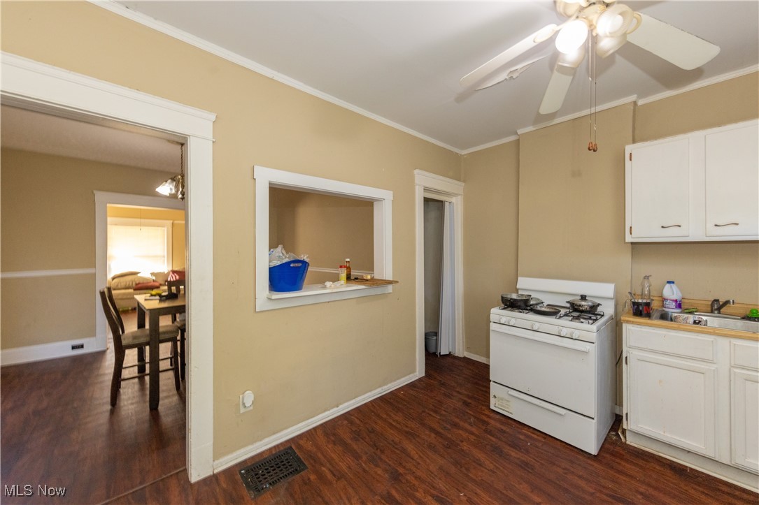 Cleveland, Ohio 44102, United States, 6 Bedrooms Bedrooms, ,2 BathroomsBathrooms,Residential,Active,40440