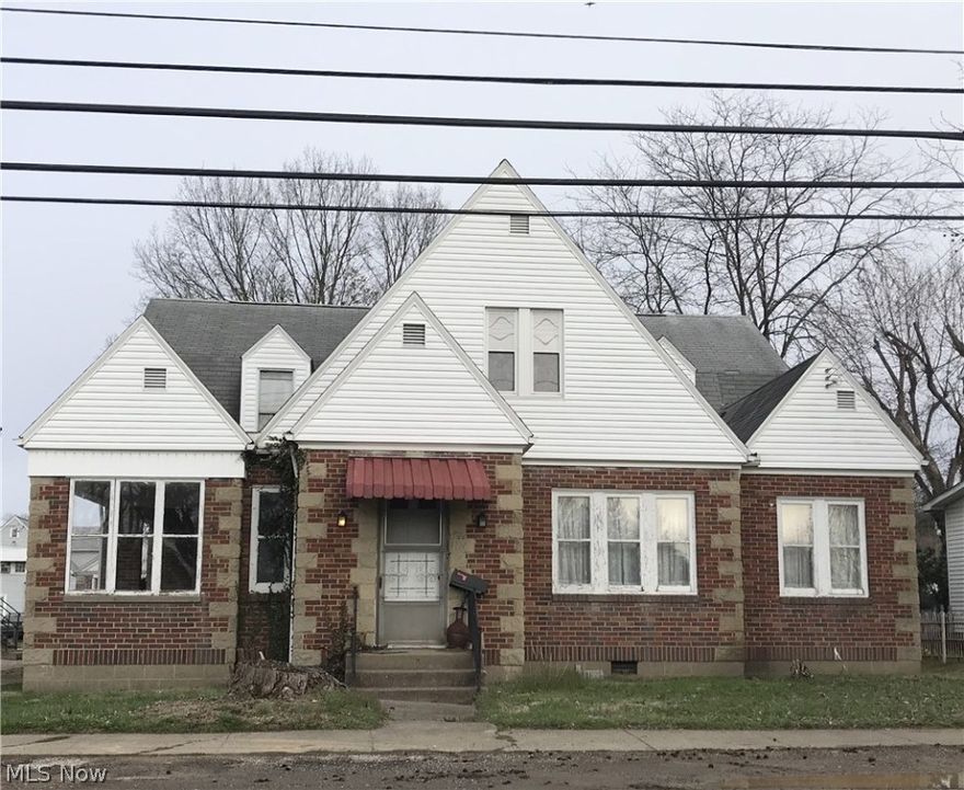 Beautiful 4 bedroom, 2 bath home is located just across from Tomlinson Park in Williamstown. The home provides first floor living with a bedroom, full bath & laundry on the main floor. Gorgeous hardwood floors & a large kitchen are only just some of the many details you'll love about this home.