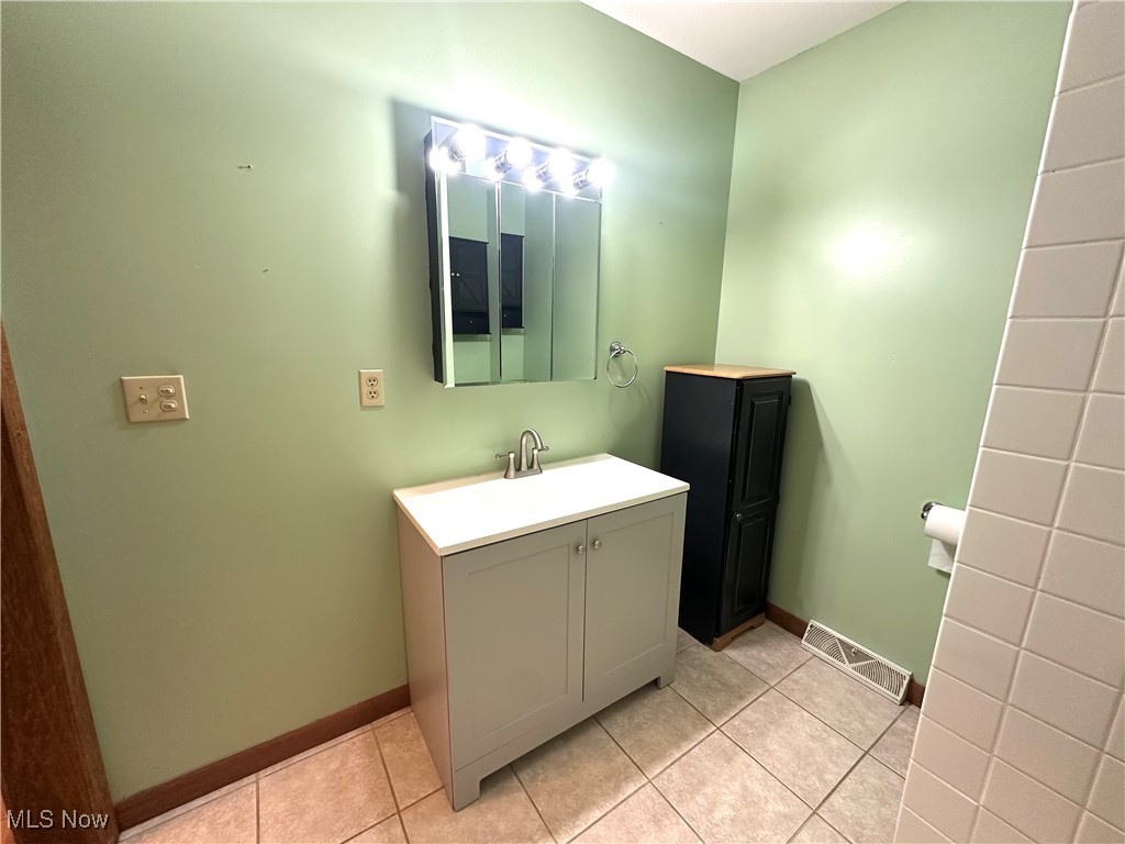 6898 Grove Street, Brookfield, Ohio image 14