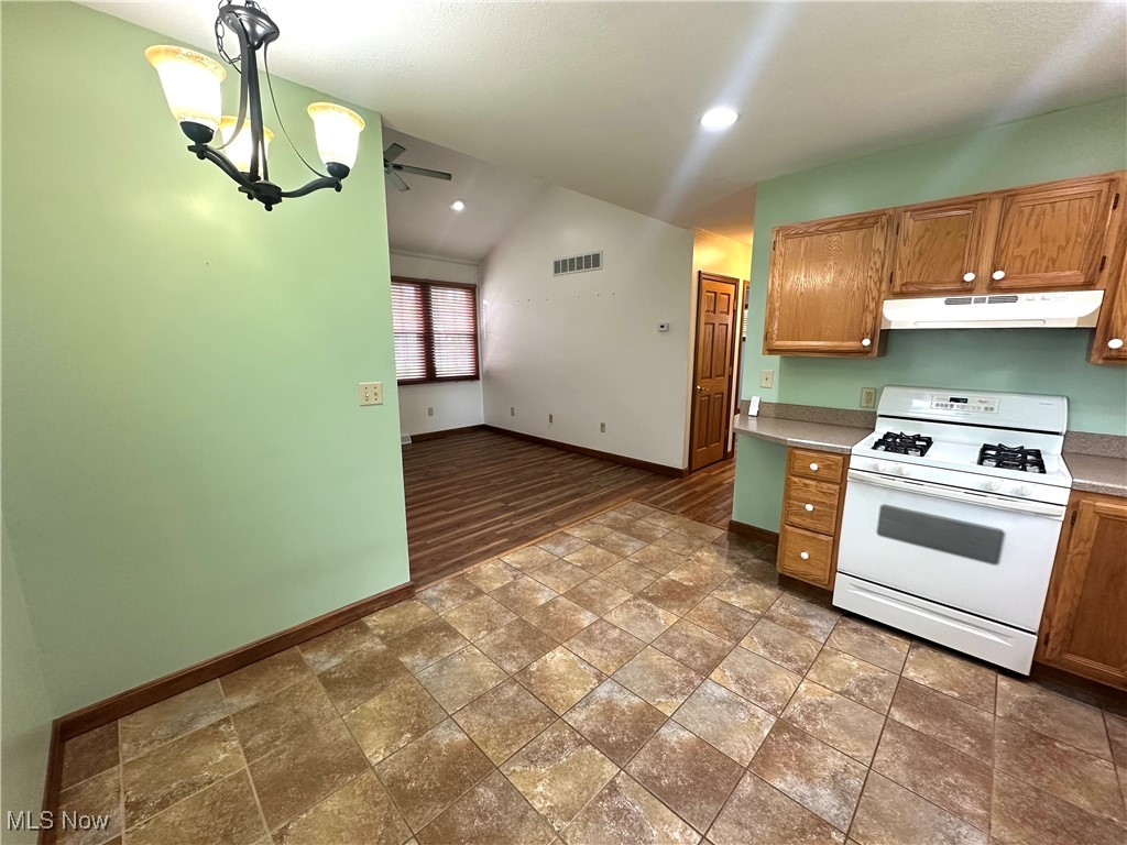 6898 Grove Street, Brookfield, Ohio image 8