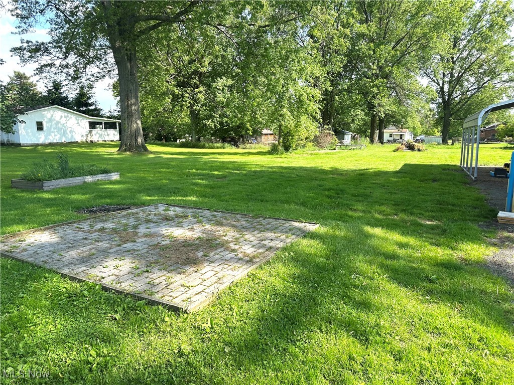 6898 Grove Street, Brookfield, Ohio image 20