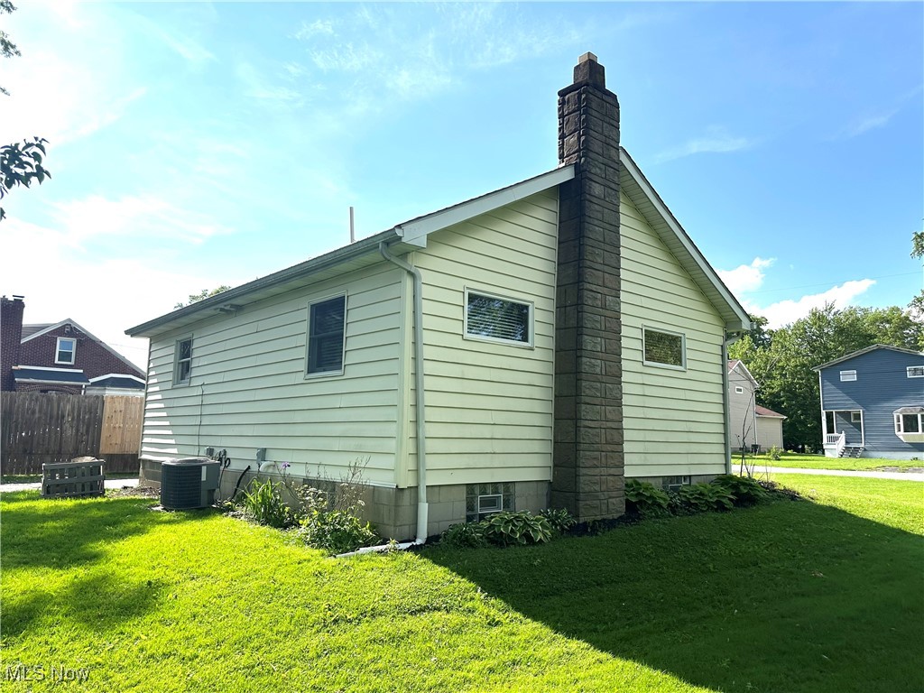 6898 Grove Street, Brookfield, Ohio image 18