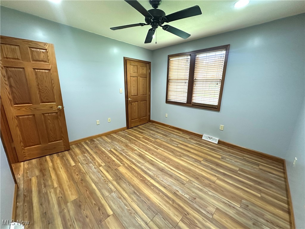 6898 Grove Street, Brookfield, Ohio image 10